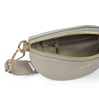 _Innenliegendes Reißverschlussfach